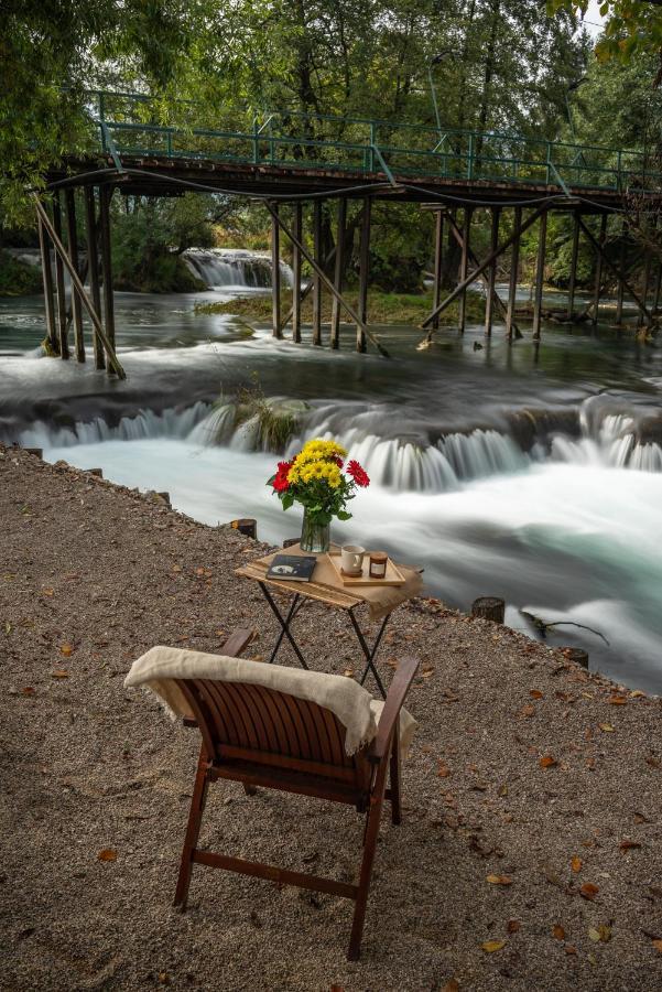 Waterfall Glamping Cabin Villa Bihać Exteriör bild