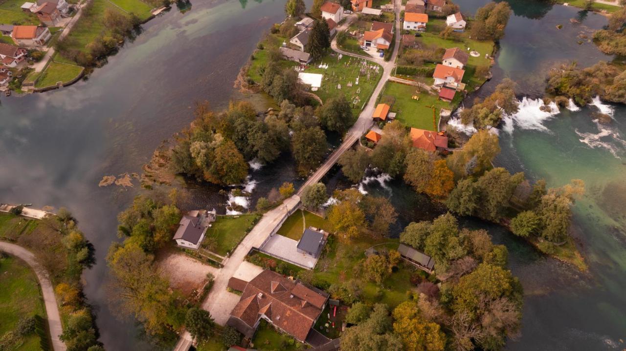 Waterfall Glamping Cabin Villa Bihać Exteriör bild