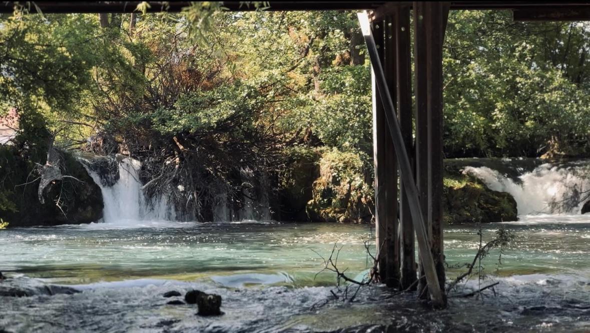 Waterfall Glamping Cabin Villa Bihać Exteriör bild